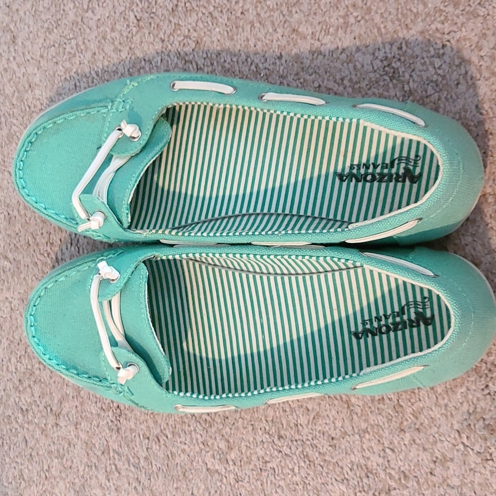 Aqua Arizona Jean Co. Canvas shoes.